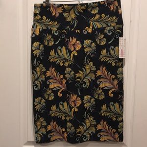LuLaRoe Cassie Feather Pencil Skirt size M